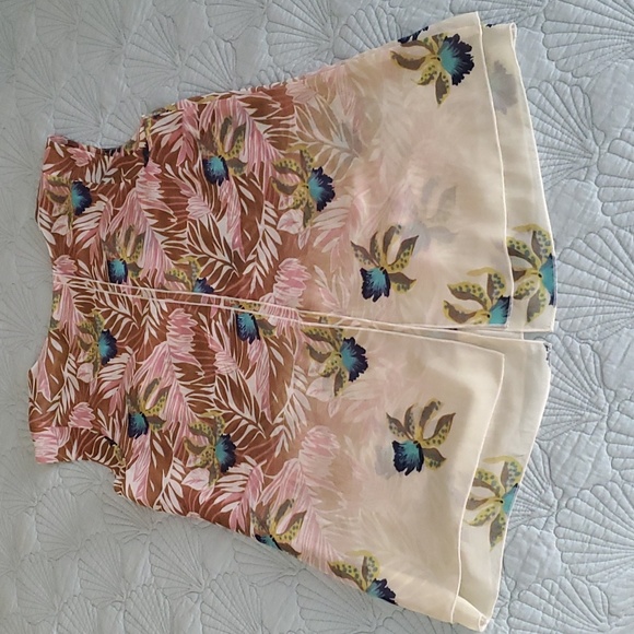 Cabi #5216--Tropical print parlor top - Picture 4 of 4